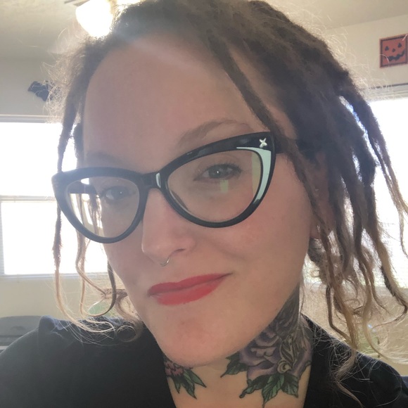 Meet your Posher, Erica - Picture 5 of 8